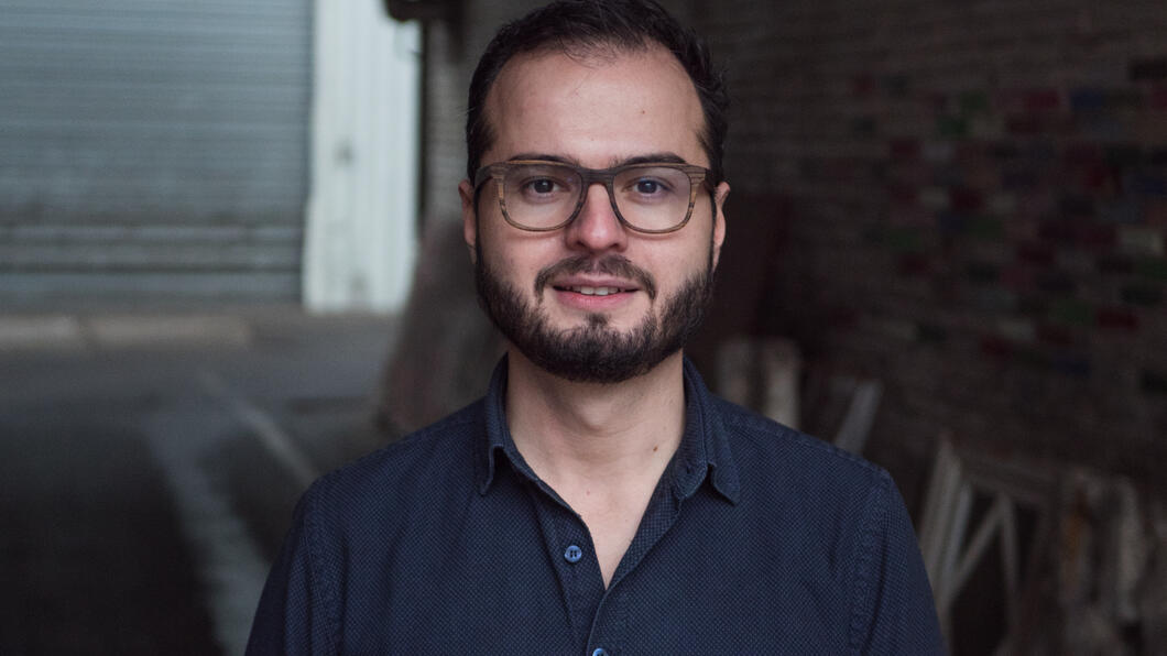 Sinan Özkaya in loods
