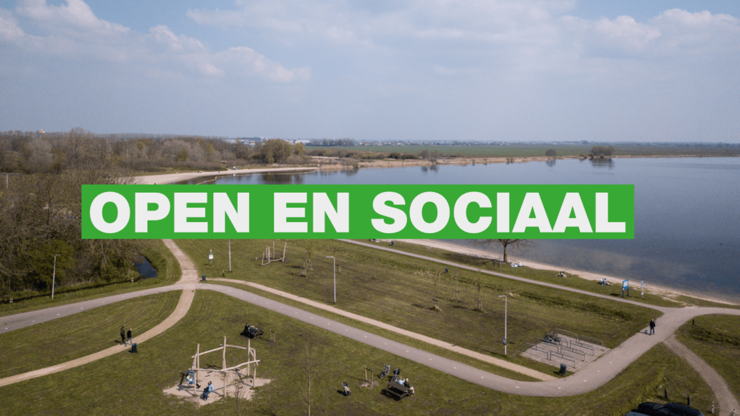 Luchtfoto van recreatiegebied met wandelpaden en speeltuintjes