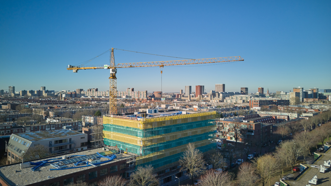 Drone foto over een bouwput in Den Haag