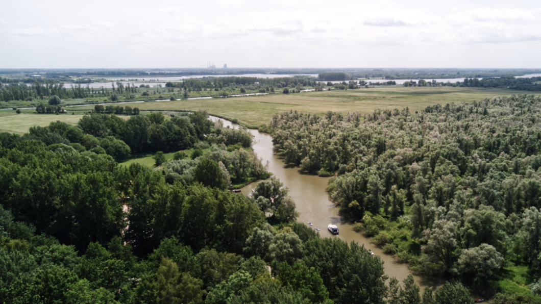 Drone foto Milan Rijnders water, lucht en bomen/bos in Zuid-Holland