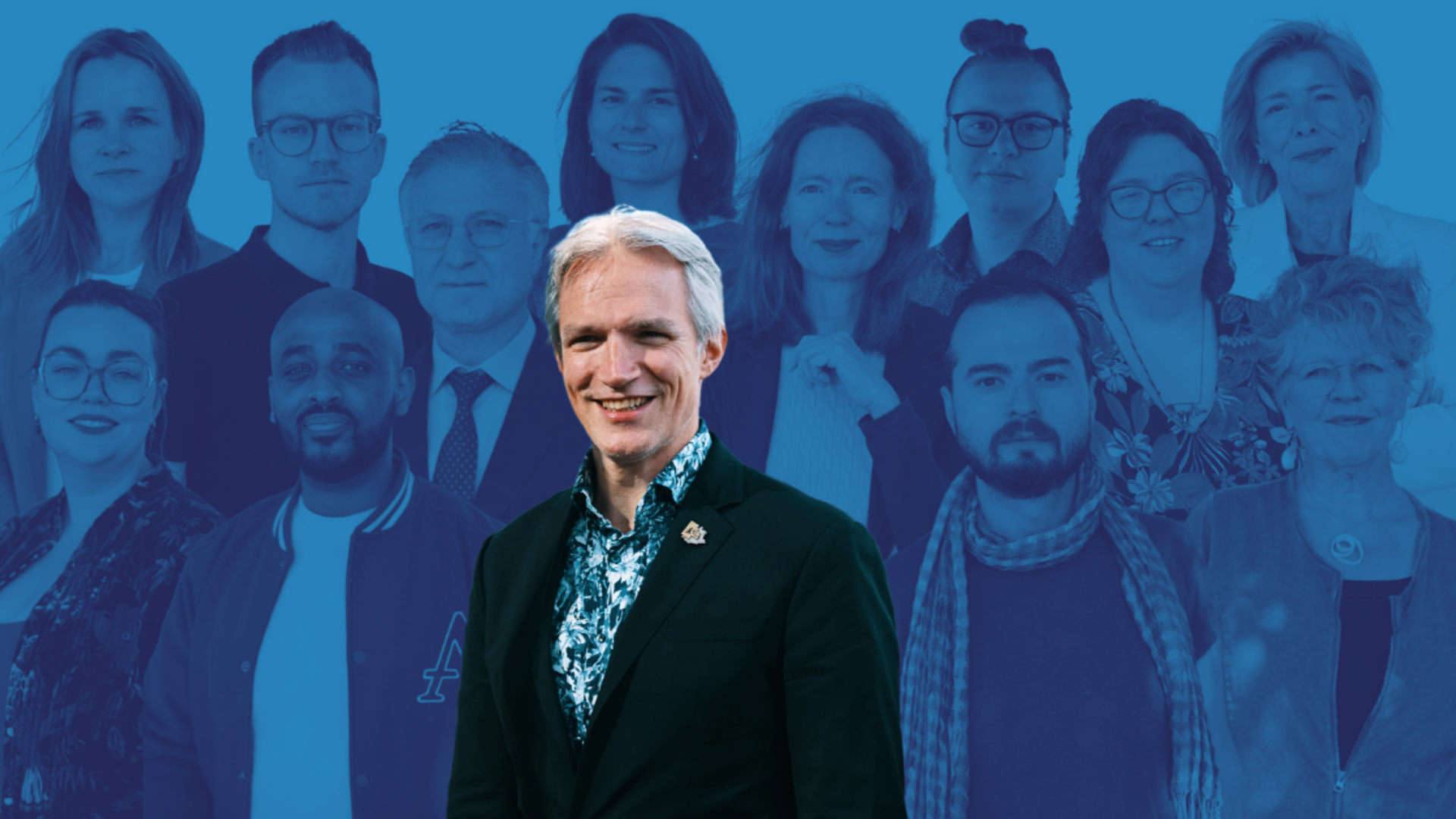 Foto van de fractie en gedeputeerden met blauwe kleur bewerking