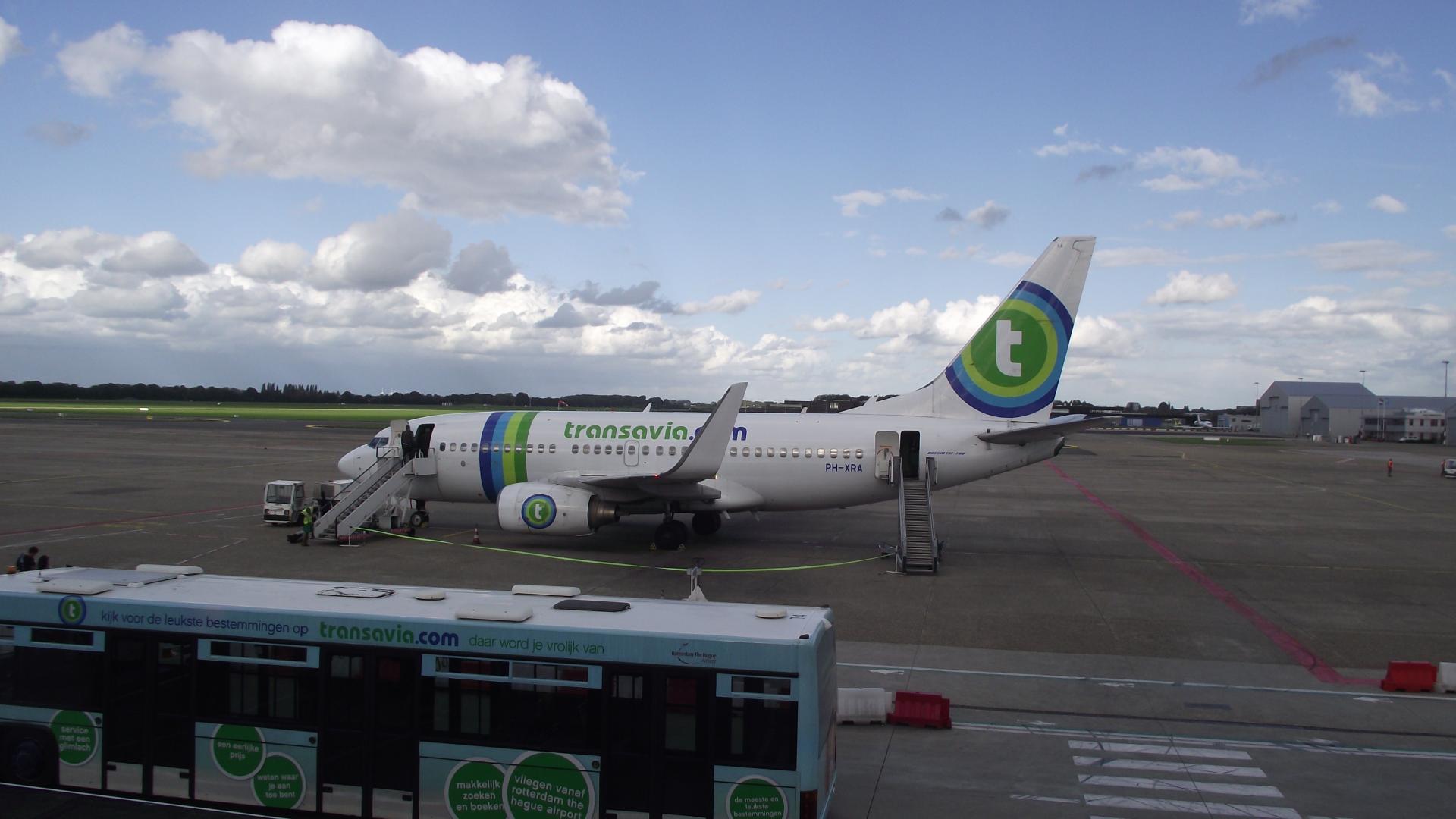 Zestienhoven_airport_Transavia.JPG
