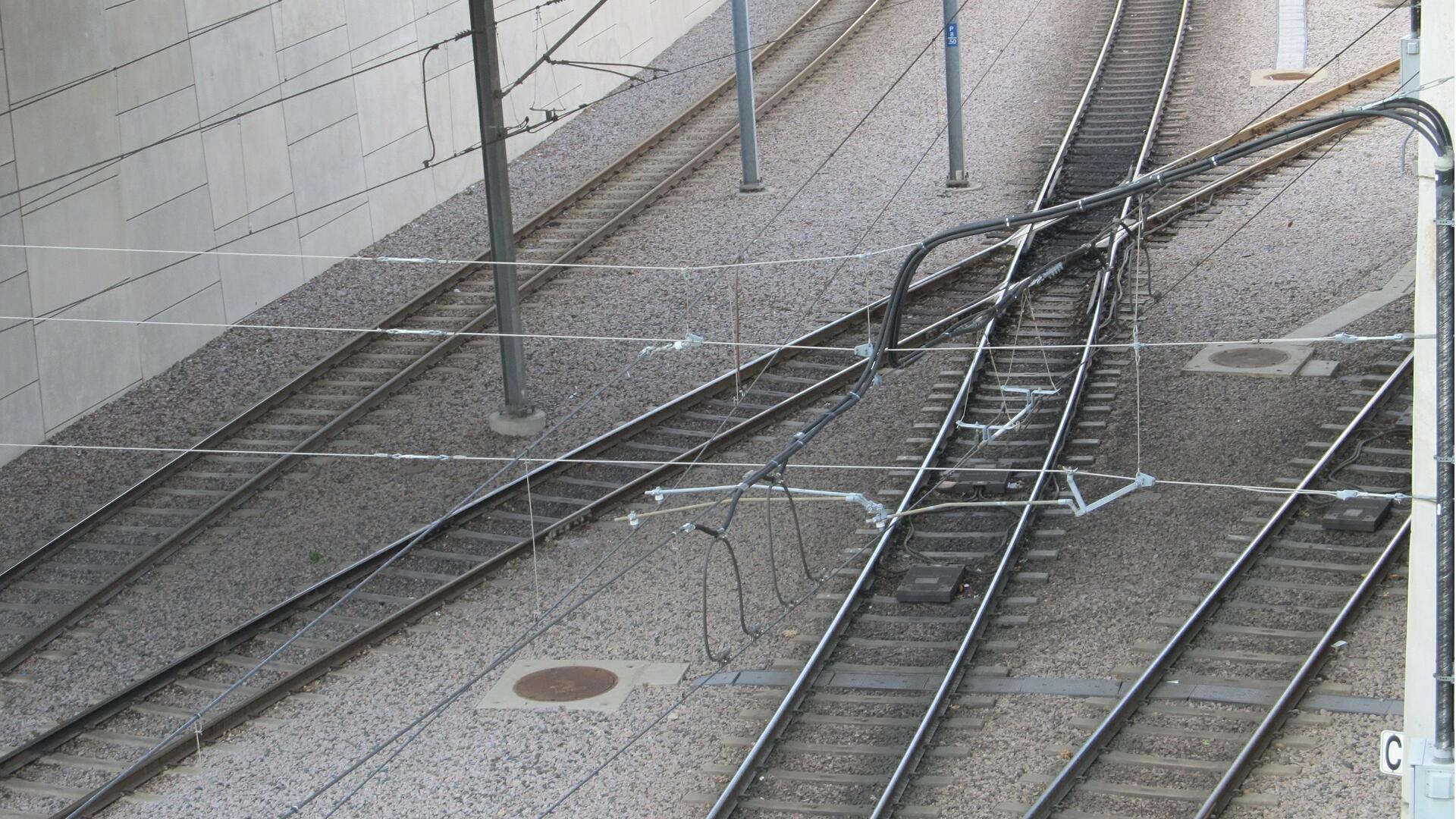 light-rail-385287_1920.jpg