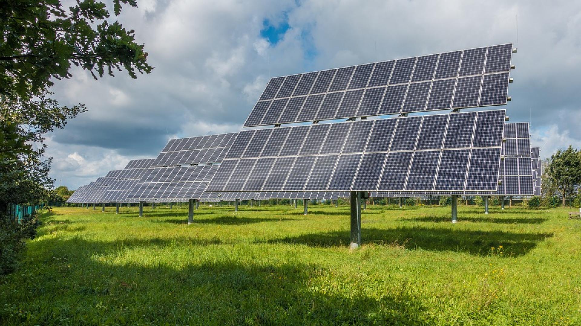 photovoltaic-system-2742302_960_720.jpg