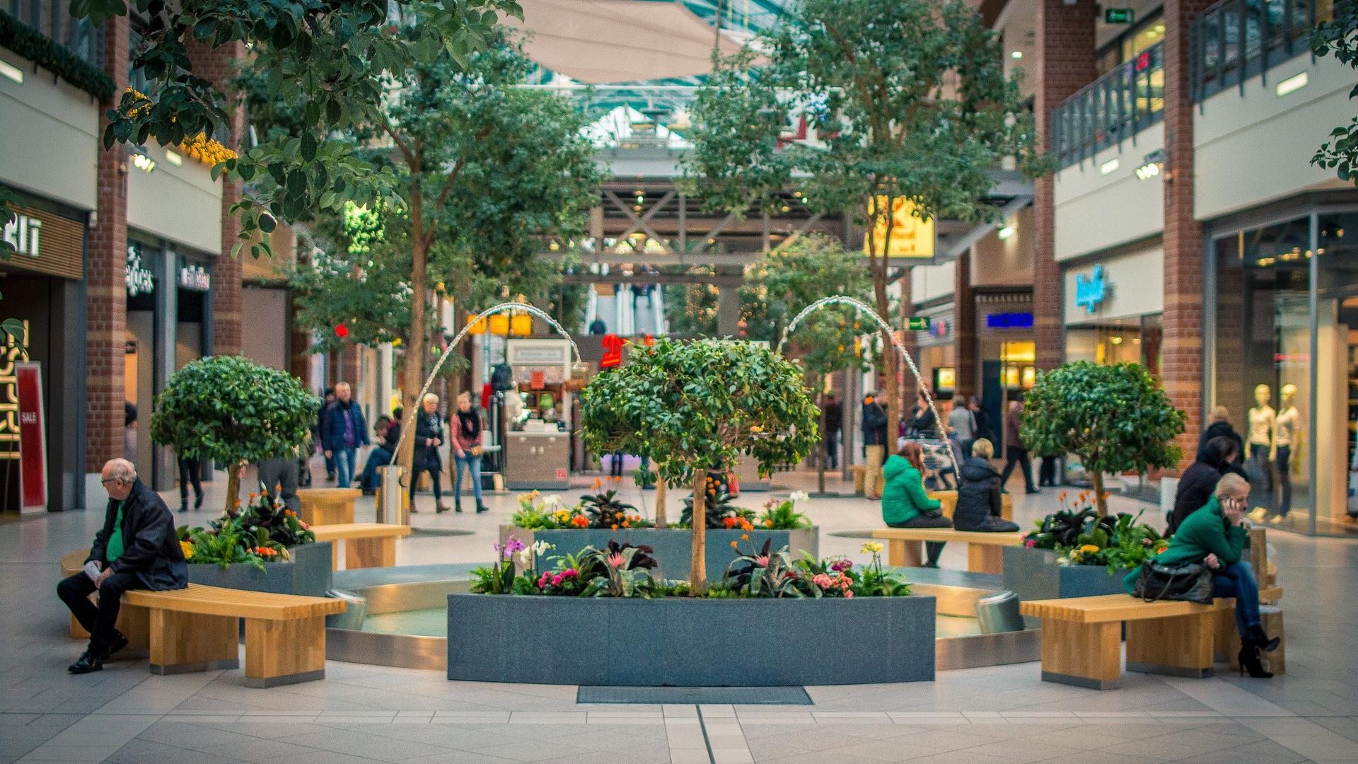 shopping-mall-1126485_1920.jpg